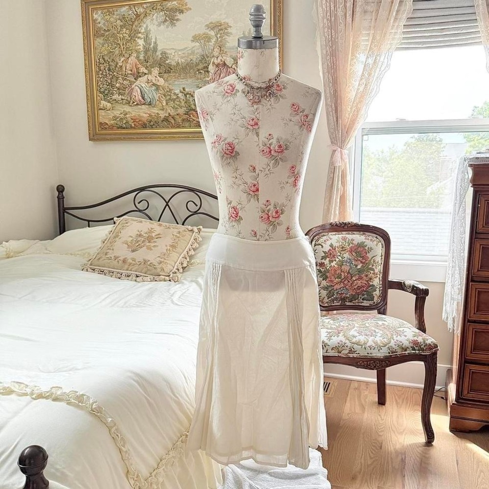 Y2K esprit white flowy‎ midi skirt size 6